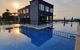 Paraiso Resort & Club